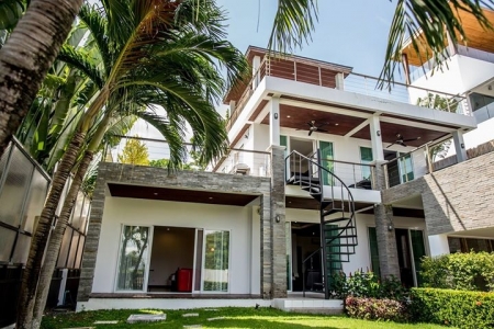 4 bedroom spacious seaview villa on Nai Harn
