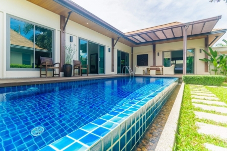 Three bedrooms villa at Nai Harn beach