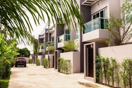 Three bedrooms pool villa on Nai Harn beach