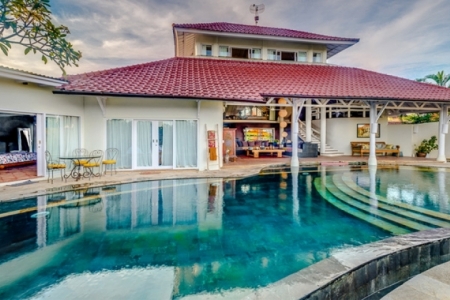 Luxury 6 bedroom villa in Seminyak Oberoi
