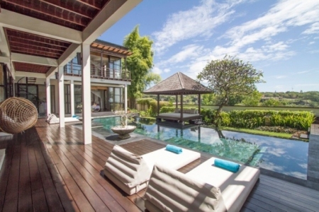 Luxury 4 bedroom villa overlooking the Indian Ocean
