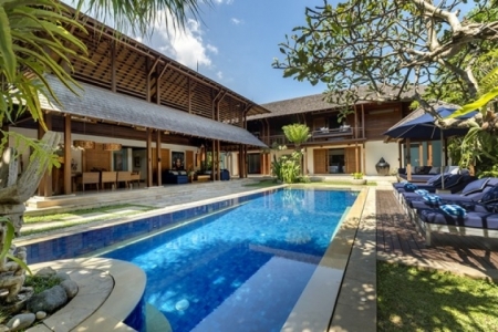 Роскошная и элегантная 4х спальная вилла в самом центре Семиньяка