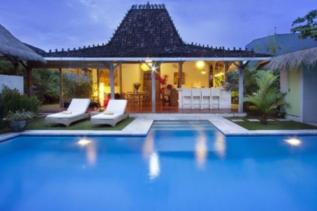 Уютная небольшая вилла в стиле яванского дома joglo