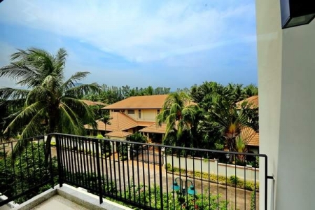 Современный таунхаус в одном из лучших комплексов на Пхукете.