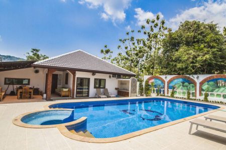 Просторная 4 спальная вилла с частным бассейном на Най Харн