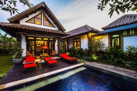 Просторная 4 спальная вилла в балийском стилей в Джимбаране