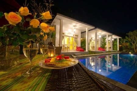 Large 6 bedroom villa with pool in Jimbaran