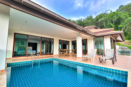 Lovely 5 bedroom villa on Chalong
