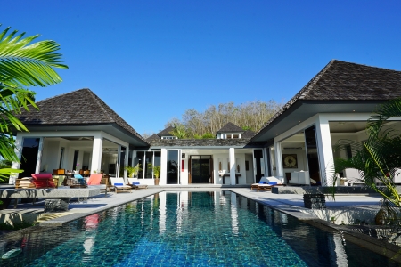 4 спальная двухуровневая вилла возле океана на Лаян