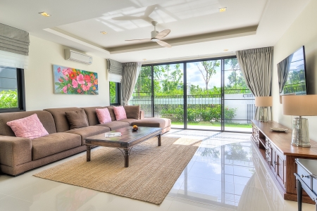 Luxury 4 bedroom Villa in complex