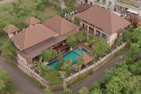 Шикарная 8 спальная вилла с собственным бассейном в Нуса Дуа