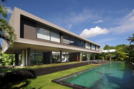 Spacious modern 4 bedroom villa in Canggu