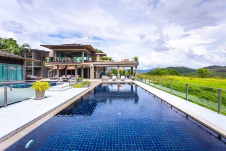 Exclusive 8 bedroom villa with sea view on Layan