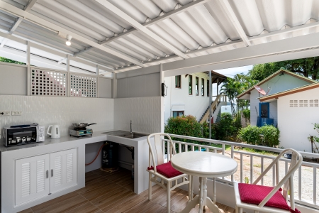 New apartment with a terrace near Ao Yon Beach in Panwa