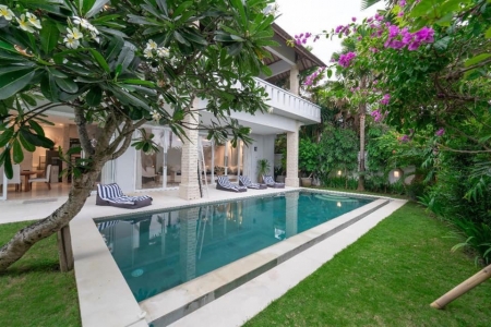 3 bedroom villa by the ocean, Canggu
