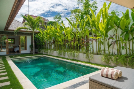 Комфортная 2 спальная вилла с бассейном в новом комплексе в Сануре