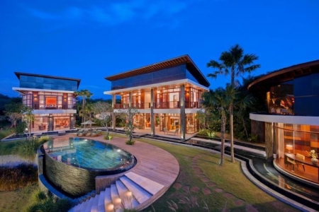 Incredible 4 bedroom oceanfront villa in Bukit