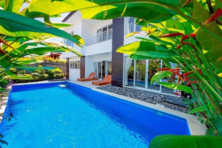 Stylish 4 bedroom villa in the center of Canggu