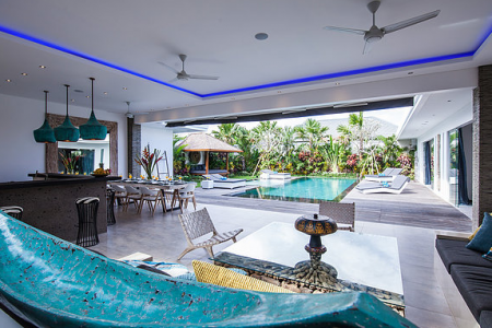 Modern 4 bedroom villa in Oberoi, Seminyak
