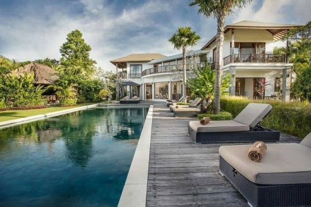 Elegant 5 bedroom villa with ocean views, Jimbaran