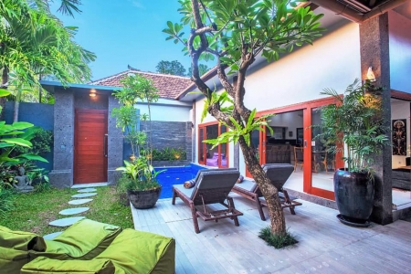 Colorful 4 + 1 bedroom villa in Seminyak