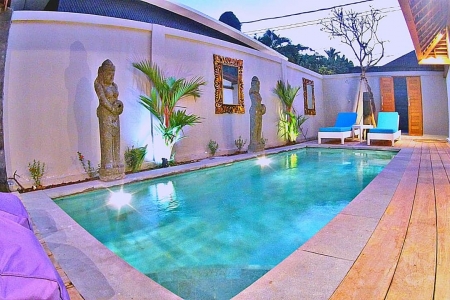 Authentic 3 bedroom villa in a complex in Seminyak