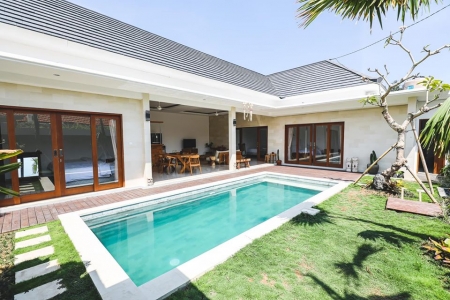 Bright Three-Bedroom Villa with Private Pool, Berawa, Canggu