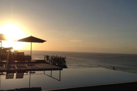 Элегантная вилла с 4 спальнями с видом на океан, Улувату