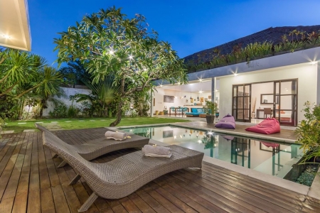 Уютная 2 спальная вилла в Чангу, рядом с пляжем Batu Belig