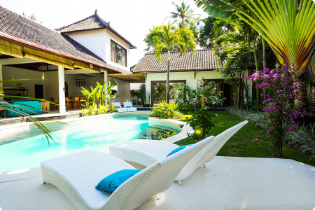 Просторная 5 спальная вилла в сердце Семиньяка