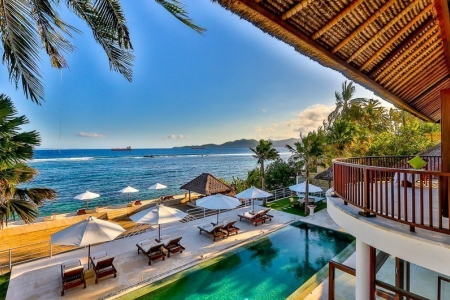 Уникальная 4 спальная вилла на берегу океана, Чандидаса