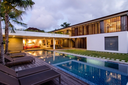 Современная вилла на 5 спален в Умаласе