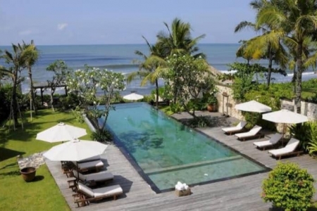 Villa on 1 beach line with 6 bedrooms in Canggu