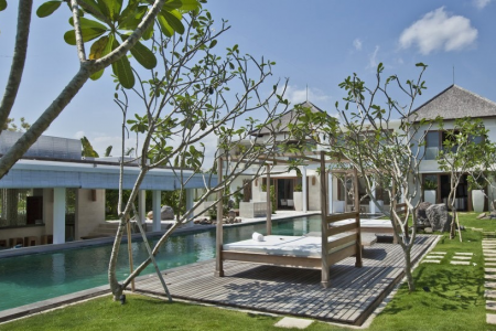 Amazing 5-bedroom villa with ocean views in Chemagi, Canggu