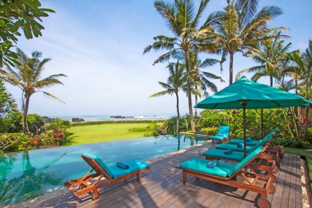 Wonderful 4 bedroom oceanfront villa, Canggu