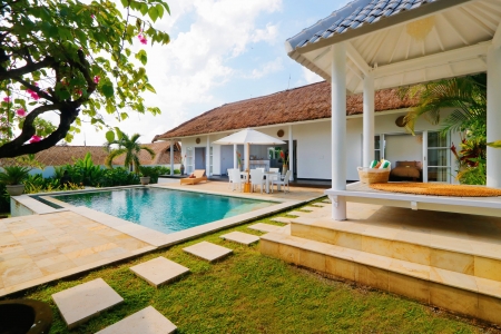 Прекрасная вилла на 3 спальни, рядом с лучшими пляжами на Бали, Улувату