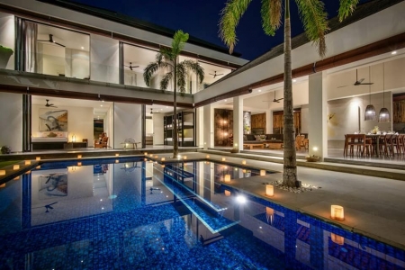 Beautiful 4 bedroom villa in the center of Berawa, Canggu