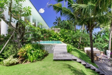 Stunning 5 bedroom designer villa in Pererenan, Canggu