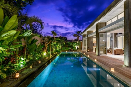 Colorful 4 bedroom villa in the center of Canggu