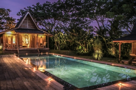 Красивая вилла на 3 спальни  в стиле Joglo в Seseh, Canggu