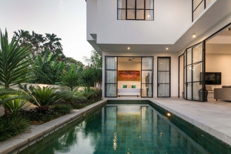 Прекрасная вилла в стиле лофт на 3 спальни в Умаласе