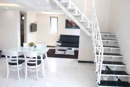 Bright 2 Bedroom Apartment with Dragon Bridge View, Da Nang