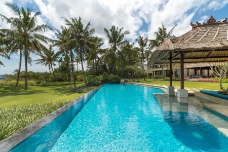 Unique 4 Bedroom Oceanfront Villa, Pererenan - Canggu