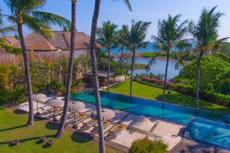5 Bedroom Royal Ocean View Villa in Canggu