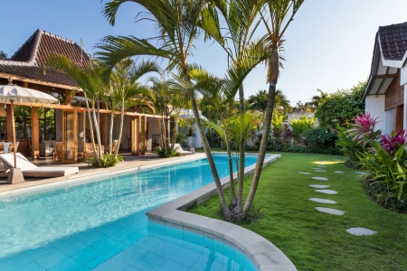 Tropical 4BR joglo in Batu belig, Canggu