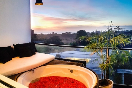 1 bedroom penthouse with jacuzzi, Canggu