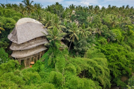 Secluded 3 bedroom bamboo house overlooking the jungle, Ubud