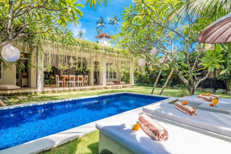 Stylish 2 bedroom villa surrounded by tropical greenery, Seminyak