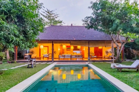 Комфортная вилла на 3 спальни рядом с пляжем для серфинга, Букит (Бингин)