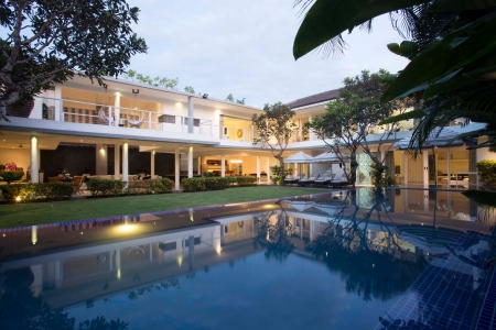 Роскошная 5 спальная вилла с красивой территорией и бассейном, Джимбаран